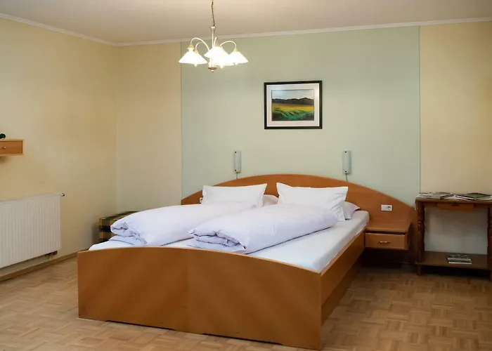 Bauernhof Flucher-plaschg 팜스테이 *